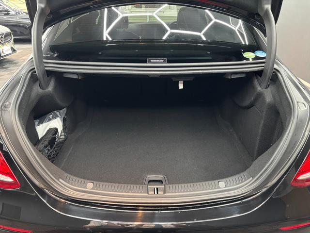 Eクラス E400 4マチック エクスクルーシブ パノラミックスライディングルーフ 黒革シート アクティブクルーズコントロール 純正ナビ フルセグTV ブルメスター パワーテールゲート 前後ドラレコ 360°ビューカメラ アンビエントライト(55枚目)