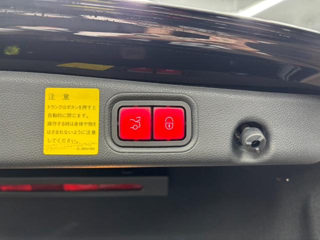 Eクラス E400 4マチック エクスクルーシブ パノラミックスライディングルーフ 黒革シート アクティブクルーズコントロール 純正ナビ フルセグTV ブルメスター パワーテールゲート 前後ドラレコ 360°ビューカメラ アンビエントライト(56枚目)
