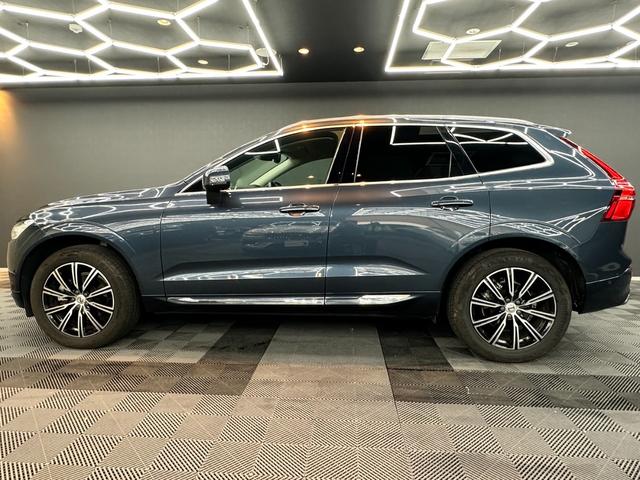 ＸＣ６０ Ｔ５　ＡＷＤ　インスクリプション　ヘッドアップディスプレイ　アダプティブクルーズコントロール　リアシートヒーター　純正ナビ　フルセグＴＶ　３６０°ビューカメラ　バーチャルコックピット　ブラインドスポット　パワーバックドア　ＥＴＣ（10枚目）