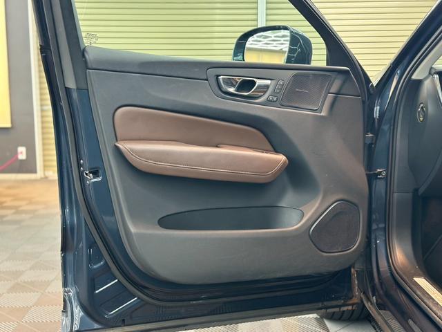 ＸＣ６０ Ｔ５　ＡＷＤ　インスクリプション　ヘッドアップディスプレイ　アダプティブクルーズコントロール　リアシートヒーター　純正ナビ　フルセグＴＶ　３６０°ビューカメラ　バーチャルコックピット　ブラインドスポット　パワーバックドア　ＥＴＣ（11枚目）