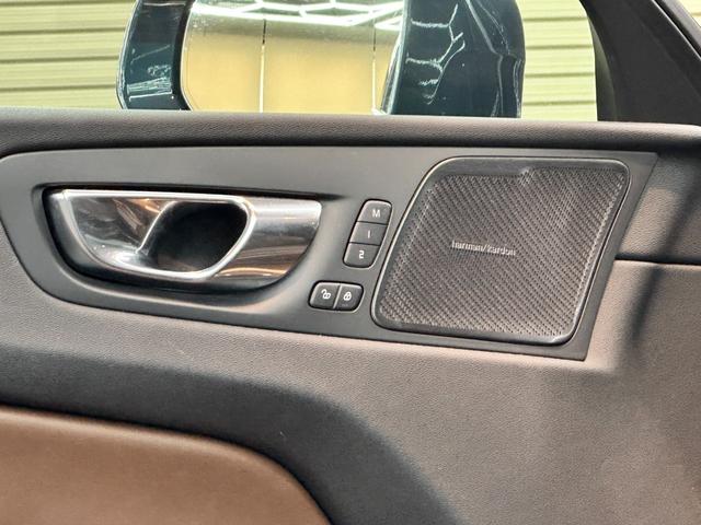 ＸＣ６０ Ｔ５　ＡＷＤ　インスクリプション　ヘッドアップディスプレイ　アダプティブクルーズコントロール　リアシートヒーター　純正ナビ　フルセグＴＶ　３６０°ビューカメラ　バーチャルコックピット　ブラインドスポット　パワーバックドア　ＥＴＣ（12枚目）