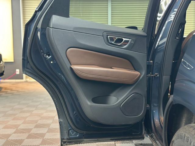 ＸＣ６０ Ｔ５　ＡＷＤ　インスクリプション　ヘッドアップディスプレイ　アダプティブクルーズコントロール　リアシートヒーター　純正ナビ　フルセグＴＶ　３６０°ビューカメラ　バーチャルコックピット　ブラインドスポット　パワーバックドア　ＥＴＣ（15枚目）