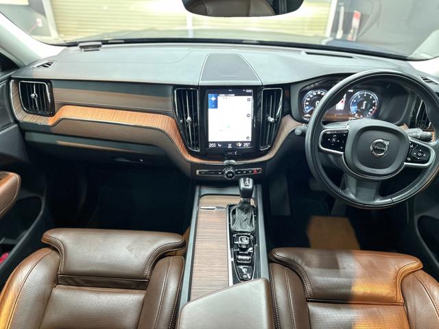 ＸＣ６０ Ｔ５　ＡＷＤ　インスクリプション　ヘッドアップディスプレイ　アダプティブクルーズコントロール　リアシートヒーター　純正ナビ　フルセグＴＶ　３６０°ビューカメラ　バーチャルコックピット　ブラインドスポット　パワーバックドア　ＥＴＣ（25枚目）