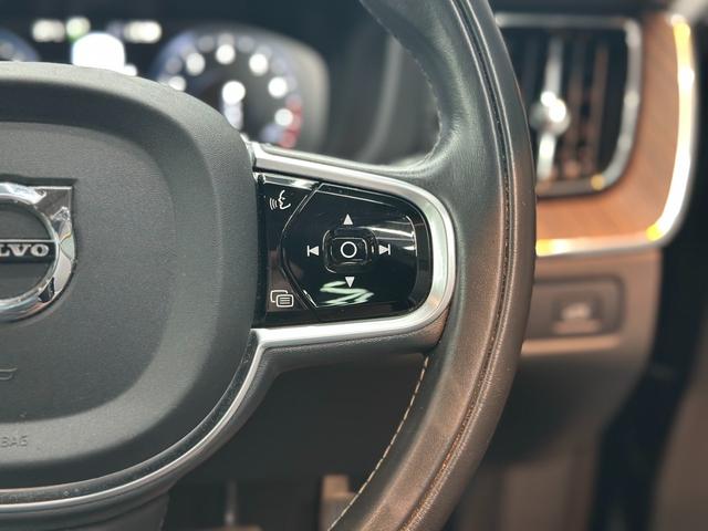 ＸＣ６０ Ｔ５　ＡＷＤ　インスクリプション　ヘッドアップディスプレイ　アダプティブクルーズコントロール　リアシートヒーター　純正ナビ　フルセグＴＶ　３６０°ビューカメラ　バーチャルコックピット　ブラインドスポット　パワーバックドア　ＥＴＣ（28枚目）