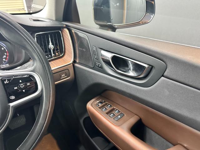 ＸＣ６０ Ｔ５　ＡＷＤ　インスクリプション　ヘッドアップディスプレイ　アダプティブクルーズコントロール　リアシートヒーター　純正ナビ　フルセグＴＶ　３６０°ビューカメラ　バーチャルコックピット　ブラインドスポット　パワーバックドア　ＥＴＣ（33枚目）