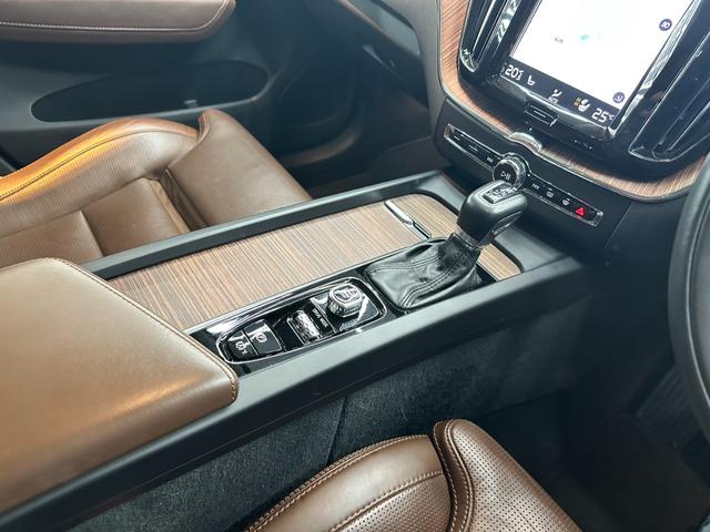 ＸＣ６０ Ｔ５　ＡＷＤ　インスクリプション　ヘッドアップディスプレイ　アダプティブクルーズコントロール　リアシートヒーター　純正ナビ　フルセグＴＶ　３６０°ビューカメラ　バーチャルコックピット　ブラインドスポット　パワーバックドア　ＥＴＣ（37枚目）