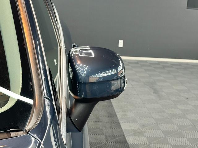 ＸＣ６０ Ｔ５　ＡＷＤ　インスクリプション　ヘッドアップディスプレイ　アダプティブクルーズコントロール　リアシートヒーター　純正ナビ　フルセグＴＶ　３６０°ビューカメラ　バーチャルコックピット　ブラインドスポット　パワーバックドア　ＥＴＣ（52枚目）