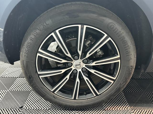 ＸＣ６０ Ｔ５　ＡＷＤ　インスクリプション　ヘッドアップディスプレイ　アダプティブクルーズコントロール　リアシートヒーター　純正ナビ　フルセグＴＶ　３６０°ビューカメラ　バーチャルコックピット　ブラインドスポット　パワーバックドア　ＥＴＣ（56枚目）