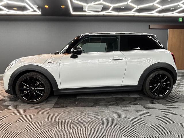 ＭＩＮＩ 　アクティブクルーズコントロール　純正ナビ　バックガイドモニター　前後ＰＤＣ　ＬＥＤヘッドライト　純正１７インチアルミ　純正ミラー型ＥＴＣ　禁煙車（10枚目）