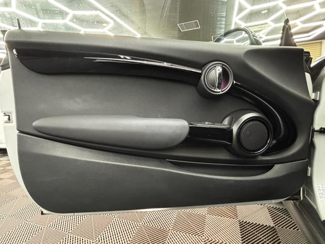 ＭＩＮＩ 　アクティブクルーズコントロール　純正ナビ　バックガイドモニター　前後ＰＤＣ　ＬＥＤヘッドライト　純正１７インチアルミ　純正ミラー型ＥＴＣ　禁煙車（19枚目）