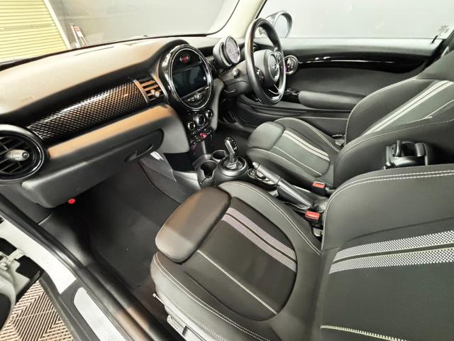 ＭＩＮＩ 　アクティブクルーズコントロール　純正ナビ　バックガイドモニター　前後ＰＤＣ　ＬＥＤヘッドライト　純正１７インチアルミ　純正ミラー型ＥＴＣ　禁煙車（20枚目）