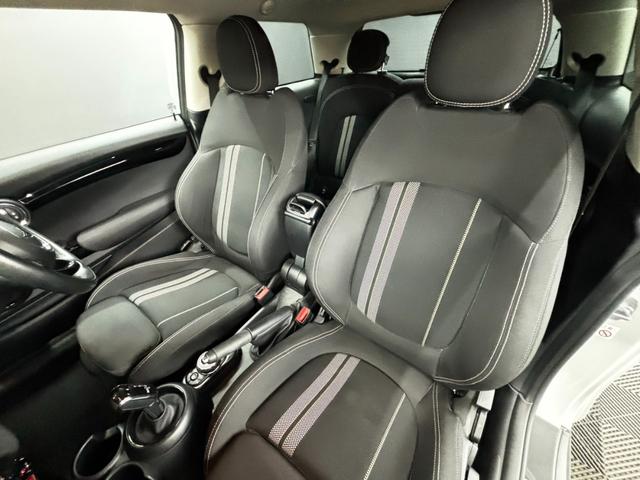 ＭＩＮＩ 　アクティブクルーズコントロール　純正ナビ　バックガイドモニター　前後ＰＤＣ　ＬＥＤヘッドライト　純正１７インチアルミ　純正ミラー型ＥＴＣ　禁煙車（21枚目）