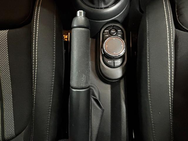 ＭＩＮＩ 　アクティブクルーズコントロール　純正ナビ　バックガイドモニター　前後ＰＤＣ　ＬＥＤヘッドライト　純正１７インチアルミ　純正ミラー型ＥＴＣ　禁煙車（40枚目）