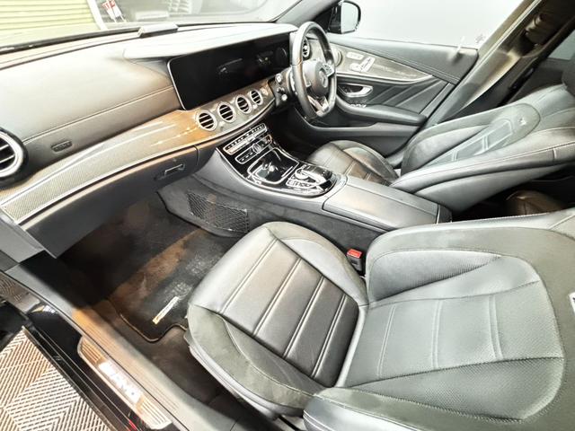 Ｅクラス Ｅ４３　４マチック　レーダーセーフティパッケージ　ヘッドアップディスプレイ　黒レザーシート　純正ナビ　３６０°カメラ　パワーシート　シートヒーター　アンビエントライト　ブルメスター　フルセグＴＶ　パワーバックドア（11枚目）