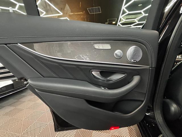 Ｅクラス Ｅ４３　４マチック　レーダーセーフティパッケージ　ヘッドアップディスプレイ　黒レザーシート　純正ナビ　３６０°カメラ　パワーシート　シートヒーター　アンビエントライト　ブルメスター　フルセグＴＶ　パワーバックドア（12枚目）