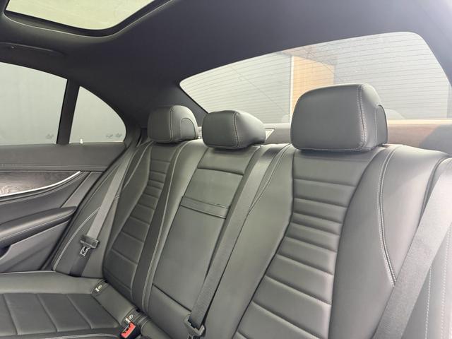 Ｅクラス Ｅ２００　アバンギャルド　スポーツ　サンルーフ　レザーエクスクルーシブパッケージ　アダプティブクルーズコントロール　ヘッドアップディスプレイ　前後シートヒーター　レザーシート　全方位カメラ　ブルメスター　パフュームアトマイザー（18枚目）