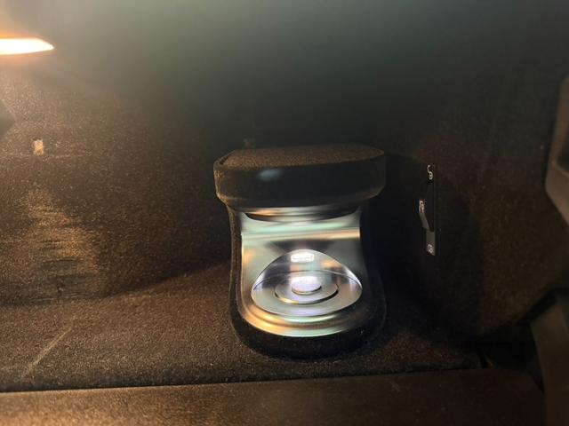 Ｅクラス Ｅ２００　アバンギャルド　スポーツ　サンルーフ　レザーエクスクルーシブパッケージ　アダプティブクルーズコントロール　ヘッドアップディスプレイ　前後シートヒーター　レザーシート　全方位カメラ　ブルメスター　パフュームアトマイザー（51枚目）