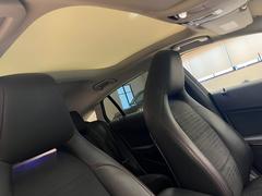 展示場には１００台の展示車がございます！なかにはネットには掲載されてない、掲載前などのお買い得車なども多数ございます。まずはお店にご来店頂きましてお店やスタッフなどの雰囲気もご覧ください！ 2