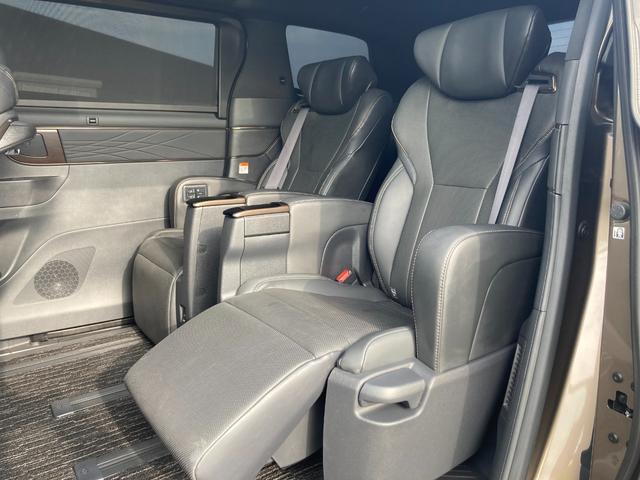 アルファード Ｚ　トヨタチームメイト　モデリスタエアロ＆マフラー　ムーンルーフ　後席サイドサンシェード　デジタルインナーミラー　スペアタイヤ　１３．２型後席モニター　寒冷地仕様　ＨＵＤ　レインクリアリングブルーミラー（8枚目）