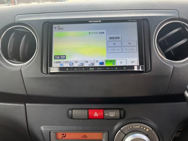 タントエグゼ カスタムＧ　ＥＴＣ　ナビ　ＴＶ　ＨＩＤ　スマートキー　電動格納ミラー　ＣＶＴ　盗難防止システム　ＡＢＳ　ＣＤ　Ｂｌｕｅｔｏｏｔｈ　アルミホイール　衝突安全ボディ　エアコン　パワーステアリング　パワーウィンドウ（4枚目）