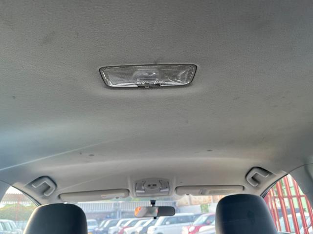 プリウス Ｌ　ＥＴＣ　ＴＶ　アルミホイール　ＣＶＴ　スマートキー　電動格納ミラー　盗難防止システム　ミュージックプレイヤー接続可　衝突安全ボディ　ＡＢＳ　ＥＳＣ　エアコン　パワーステアリング　パワーウィンドウ（8枚目）