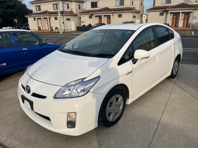 プリウス Ｌ　ＥＴＣ　ＴＶ　アルミホイール　ＣＶＴ　スマートキー　電動格納ミラー　盗難防止システム　ミュージックプレイヤー接続可　衝突安全ボディ　ＡＢＳ　ＥＳＣ　エアコン　パワーステアリング　パワーウィンドウ（11枚目）