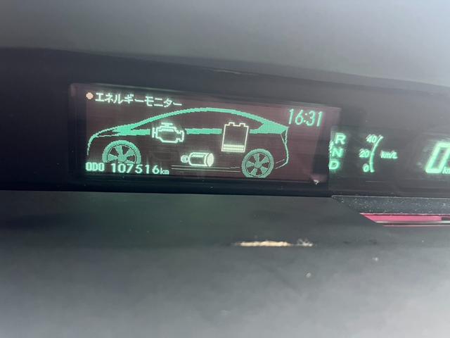 プリウス Ｌ　ＥＴＣ　ＴＶ　アルミホイール　ＣＶＴ　スマートキー　電動格納ミラー　盗難防止システム　ミュージックプレイヤー接続可　衝突安全ボディ　ＡＢＳ　ＥＳＣ　エアコン　パワーステアリング　パワーウィンドウ（22枚目）