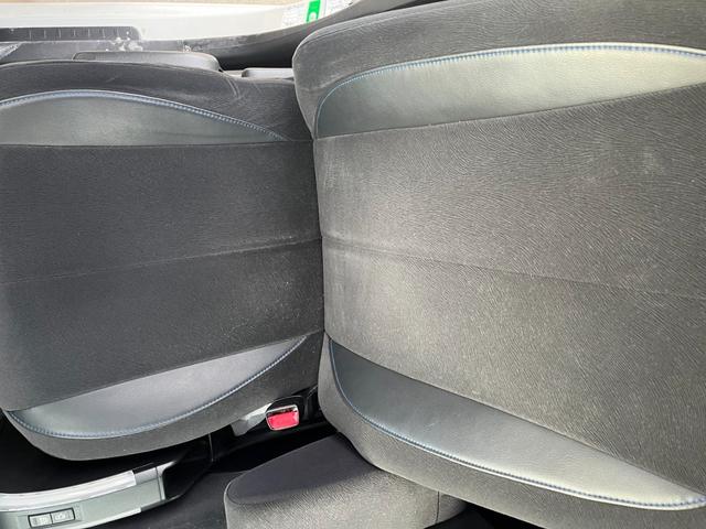 タントエグゼ カスタムＲＳ　バックカメラ　ＴＶ　ＨＩＤ　スマートキー　ＣＶＴ　盗難防止システム　ＡＢＳ　ＣＤ　ＵＳＢ　ミュージックプレイヤー接続可　Ｂｌｕｅｔｏｏｔｈ　アルミホイール　衝突安全ボディ　エアコン　パワーステアリング（11枚目）