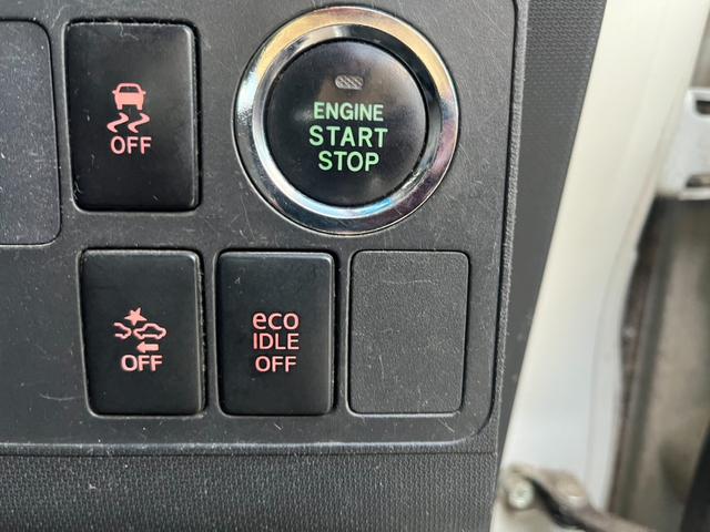 ステラ カスタムＲ　スマートアシスト　ドライブレコーダー　衝突被害軽減システム　ＨＩＤ　ＬＥＤヘッドランプ　スマートキー　アイドリングストップ　ＣＶＴ　盗難防止システム　ＡＢＳ　ＥＳＣ　アルミホイール　衝突安全ボディ　エアコン（3枚目）