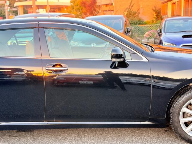 クラウン ２．５ロイヤルサルーンスペシャルエディション　禁煙車ＲＥＧＮＯタイヤ純正ナＡＷ　ＢｌｕｅｔｏｏｔｈＰスタートＥＴＣＢカメラ純正ＡＷ純正ナビ　クルーズコントロール　アダプティブヘッドライト　盗難防止装置　頸部衝撃緩和ヘッドレスト（23枚目）