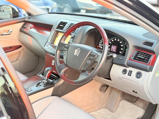 クラウン ２．５ロイヤルサルーンスペシャルエディション　禁煙車ＲＥＧＮＯタイヤ純正ナＡＷ　ＢｌｕｅｔｏｏｔｈＰスタートＥＴＣＢカメラ純正ＡＷ純正ナビ　クルーズコントロール　アダプティブヘッドライト　盗難防止装置　頸部衝撃緩和ヘッドレスト（40枚目）
