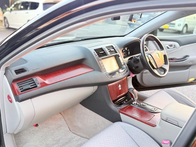 クラウン ２．５ロイヤルサルーンスペシャルエディション　禁煙車ＲＥＧＮＯタイヤ純正ナＡＷ　ＢｌｕｅｔｏｏｔｈＰスタートＥＴＣＢカメラ純正ＡＷ純正ナビ　クルーズコントロール　アダプティブヘッドライト　盗難防止装置　頸部衝撃緩和ヘッドレスト（41枚目）