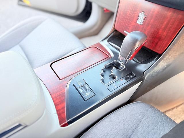クラウン ２．５ロイヤルサルーンスペシャルエディション　禁煙車ＲＥＧＮＯタイヤ純正ナＡＷ　ＢｌｕｅｔｏｏｔｈＰスタートＥＴＣＢカメラ純正ＡＷ純正ナビ　クルーズコントロール　アダプティブヘッドライト　盗難防止装置　頸部衝撃緩和ヘッドレスト（48枚目）