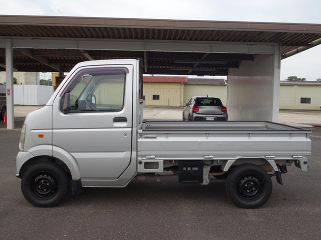 キャリイトラック KCエアコン・パワステ 5速MT バンパーカット加工 鳥居ブラックペイント リアゲートSUZUKIデカール AMFMラジオ ドアバイザー 荷台マット アオリガード(5枚目)
