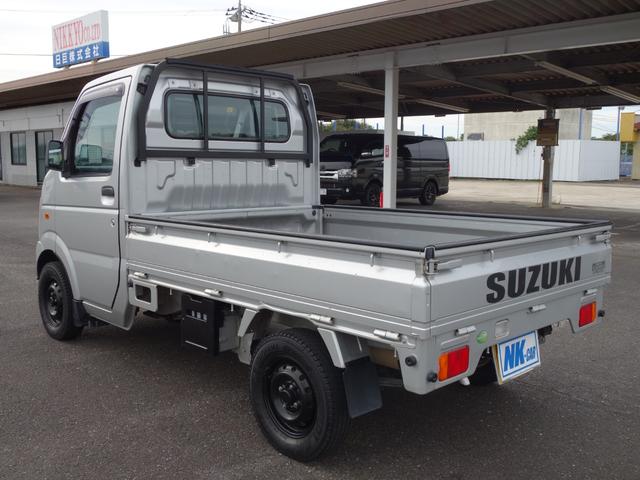 キャリイトラック KCエアコン・パワステ 5速MT バンパーカット加工 鳥居ブラックペイント リアゲートSUZUKIデカール AMFMラジオ ドアバイザー 荷台マット アオリガード(9枚目)