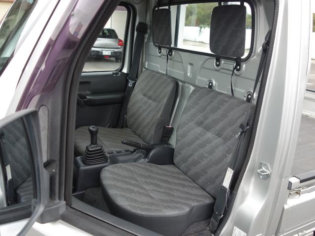 キャリイトラック KCエアコン・パワステ 5速MT バンパーカット加工 鳥居ブラックペイント リアゲートSUZUKIデカール AMFMラジオ ドアバイザー 荷台マット アオリガード(13枚目)