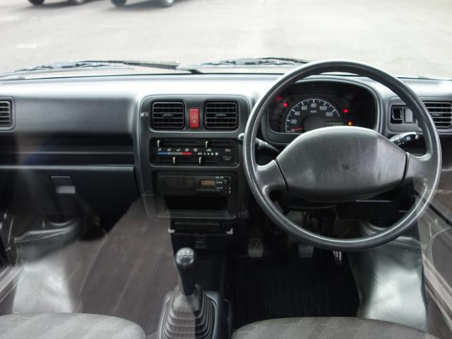 キャリイトラック KCエアコン・パワステ 5速MT バンパーカット加工 鳥居ブラックペイント リアゲートSUZUKIデカール AMFMラジオ ドアバイザー 荷台マット アオリガード(15枚目)