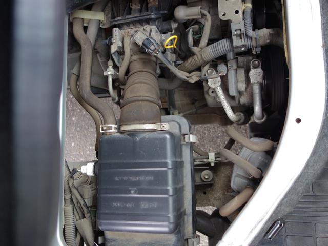 キャリイトラック KCエアコン・パワステ 5速MT バンパーカット加工 鳥居ブラックペイント リアゲートSUZUKIデカール AMFMラジオ ドアバイザー 荷台マット アオリガード(17枚目)