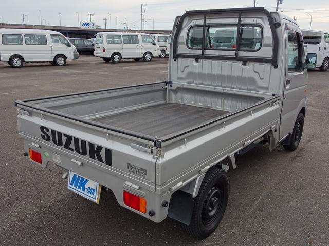 キャリイトラック KCエアコン・パワステ 5速MT バンパーカット加工 鳥居ブラックペイント リアゲートSUZUKIデカール AMFMラジオ ドアバイザー 荷台マット アオリガード(18枚目)