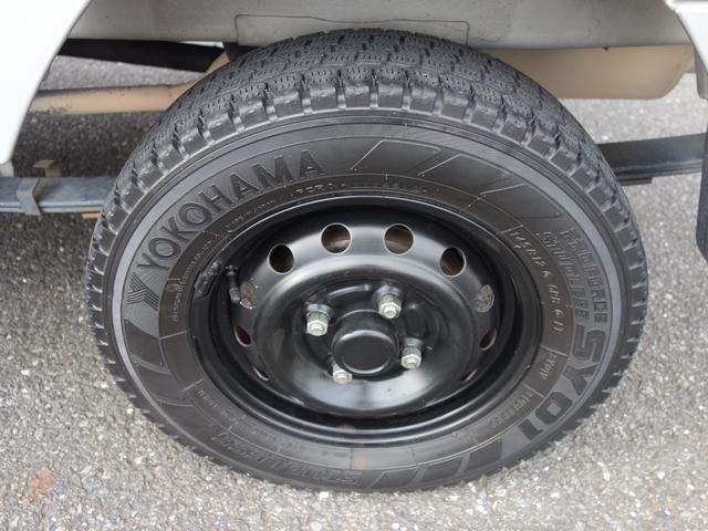 キャリイトラック KCエアコン・パワステ 5速MT バンパーカット加工 鳥居ブラックペイント リアゲートSUZUKIデカール AMFMラジオ ドアバイザー 荷台マット アオリガード(20枚目)