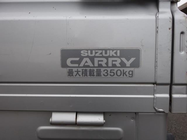 キャリイトラック KCエアコン・パワステ 5速MT バンパーカット加工 鳥居ブラックペイント リアゲートSUZUKIデカール AMFMラジオ ドアバイザー 荷台マット アオリガード(26枚目)