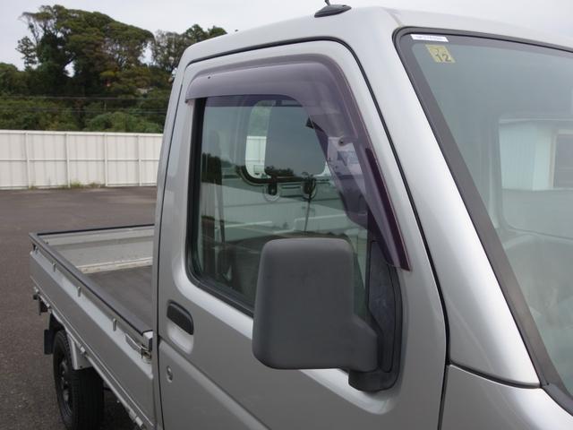 キャリイトラック KCエアコン・パワステ 5速MT バンパーカット加工 鳥居ブラックペイント リアゲートSUZUKIデカール AMFMラジオ ドアバイザー 荷台マット アオリガード(27枚目)