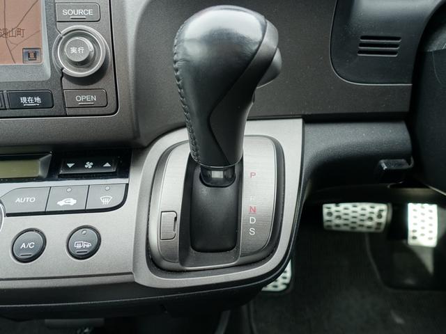 ストリーム ＲＳＺ特別仕様車　ＨＤＤナビエディション　純正ＨＤＤナビ　バックカメラ　ＨＩＤヘッドライト　フォグランプ　オートライト　ＥＴＣ　キーレス　ワンセグ　ステアリングリモコン　純正アルミ（11枚目）