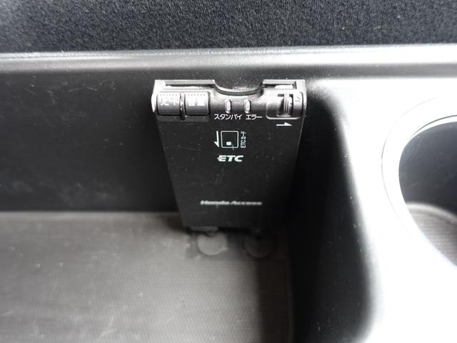 ストリーム ＲＳＺ特別仕様車　ＨＤＤナビエディション　純正ＨＤＤナビ　バックカメラ　ＨＩＤヘッドライト　フォグランプ　オートライト　ＥＴＣ　キーレス　ワンセグ　ステアリングリモコン　純正アルミ（22枚目）