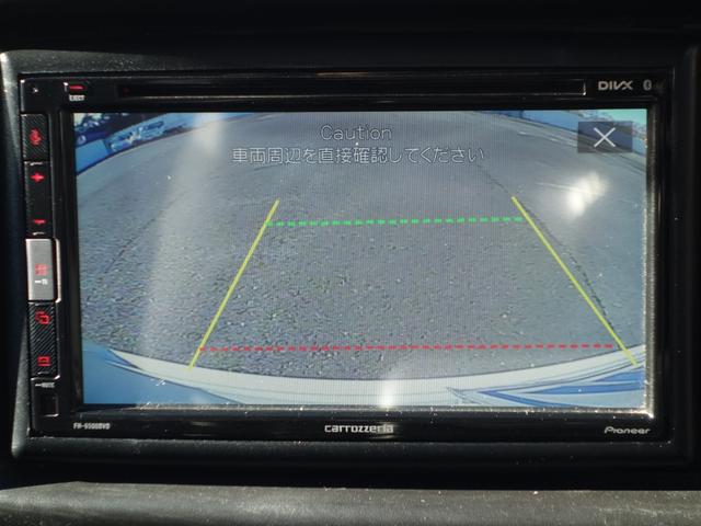 �o�b�N�K�C�h���j�^�[�t�ł��I�o�b�N������ۂɌ���̗l�q�����j�^�[�ɕ\�����Ă���܂��B�^�]�Ȃɂ��Ȃ���A������m�F�ł���̂ŎԌɓ��ꂪ���ȕ������S�ł��I