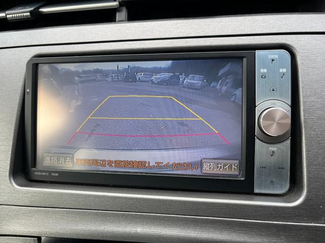 プリウス Ｓツーリングセレクション　後期　ＥＴＣ　バックカメラ　ナビ　ＴＶ　アルミホイール　ヘッドライトウォッシャー　ＣＶＴ　スマートキー　電動格納ミラー　盗難防止システム　衝突安全ボディ　ＡＢＳ　エアコン　パワーステアリング（4枚目）
