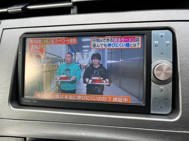 プリウス Ｓツーリングセレクション　後期　ＥＴＣ　バックカメラ　ナビ　ＴＶ　アルミホイール　ヘッドライトウォッシャー　ＣＶＴ　スマートキー　電動格納ミラー　盗難防止システム　衝突安全ボディ　ＡＢＳ　エアコン　パワーステアリング（5枚目）