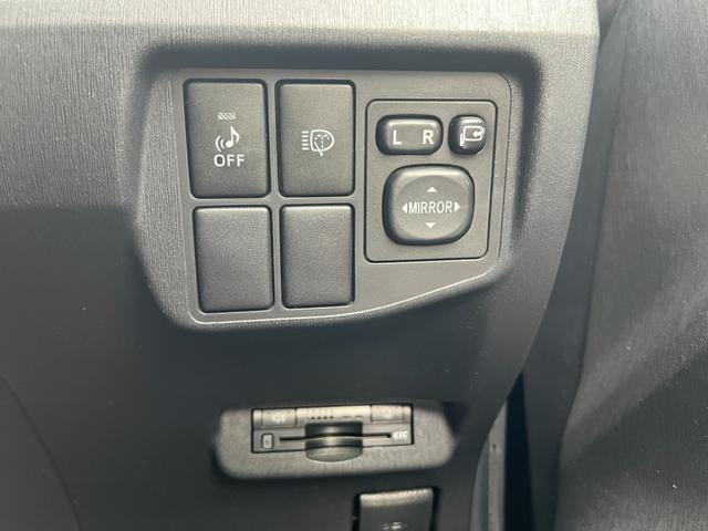 プリウス Ｓツーリングセレクション　後期　ＥＴＣ　バックカメラ　ナビ　ＴＶ　アルミホイール　ヘッドライトウォッシャー　ＣＶＴ　スマートキー　電動格納ミラー　盗難防止システム　衝突安全ボディ　ＡＢＳ　エアコン　パワーステアリング（8枚目）