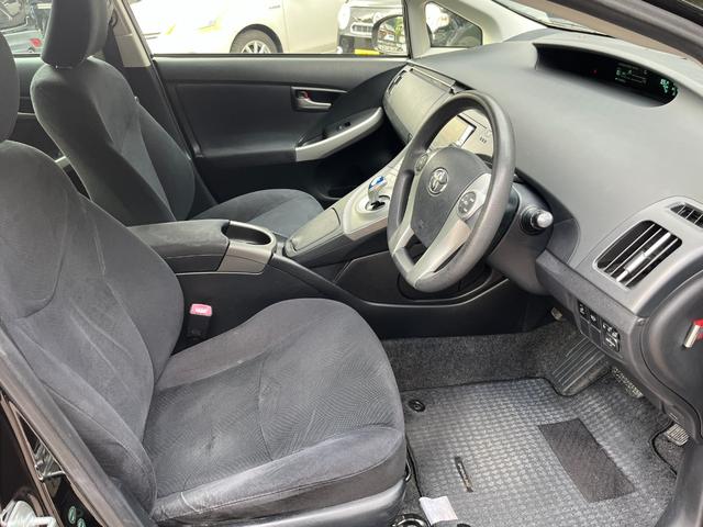 プリウス Ｓツーリングセレクション　後期　ＥＴＣ　バックカメラ　ナビ　ＴＶ　アルミホイール　ヘッドライトウォッシャー　ＣＶＴ　スマートキー　電動格納ミラー　盗難防止システム　衝突安全ボディ　ＡＢＳ　エアコン　パワーステアリング（9枚目）