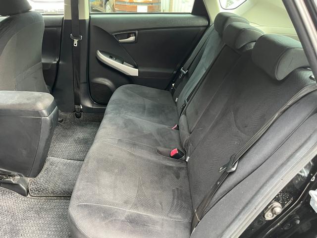 プリウス Ｓツーリングセレクション　後期　ＥＴＣ　バックカメラ　ナビ　ＴＶ　アルミホイール　ヘッドライトウォッシャー　ＣＶＴ　スマートキー　電動格納ミラー　盗難防止システム　衝突安全ボディ　ＡＢＳ　エアコン　パワーステアリング（12枚目）